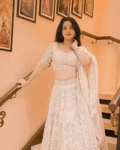 Escort Indus